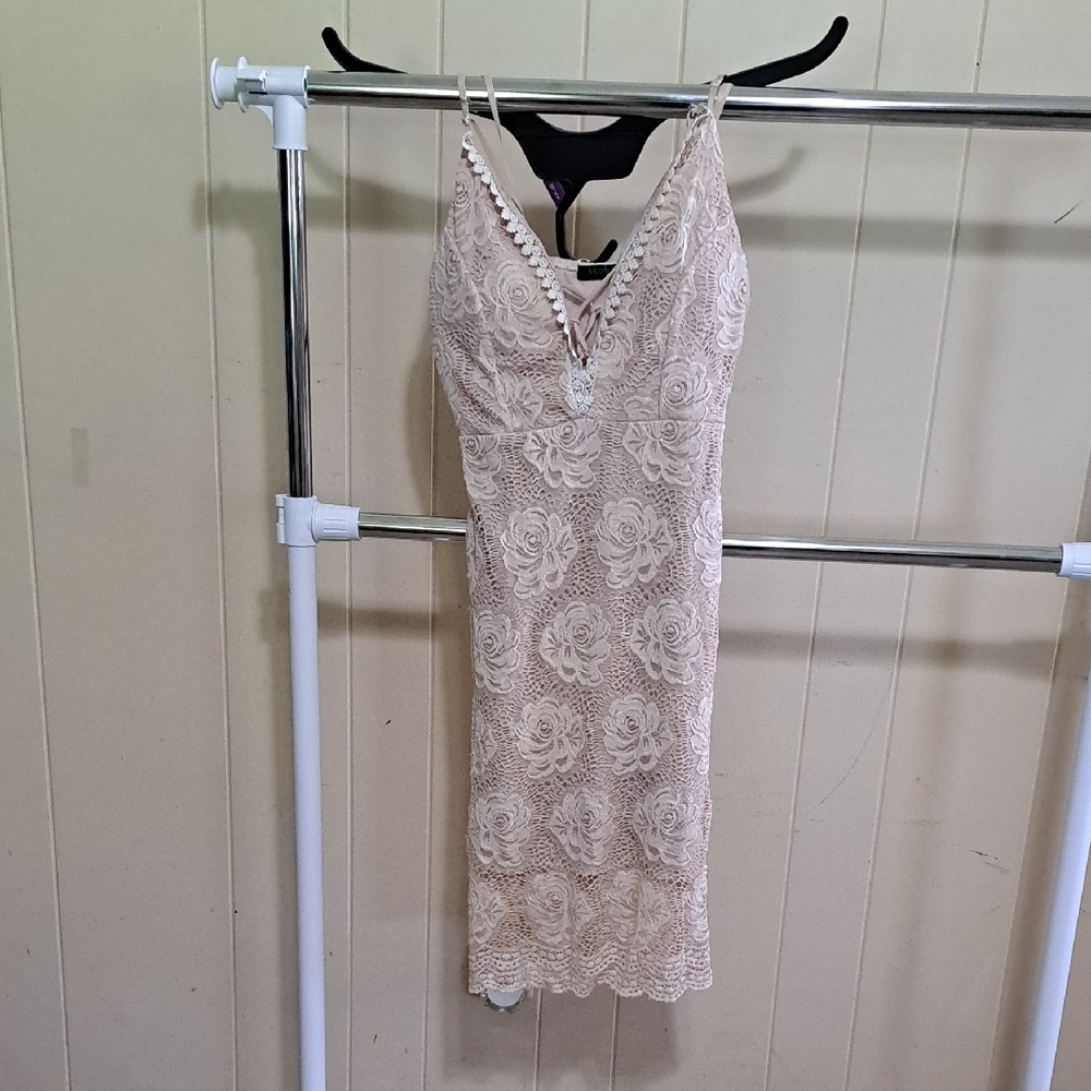 Elegant Cream Lace Dress